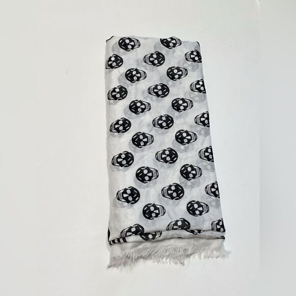 Alexander McQueen scarf in fabric with Skull print - Picture 8 of 15